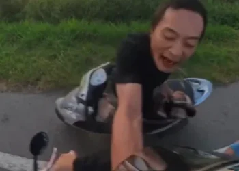 影／嘉義民雄怪阿伯！莫名攔騎士嗆聲「連出2拳打人」　受害者直奔警局提告