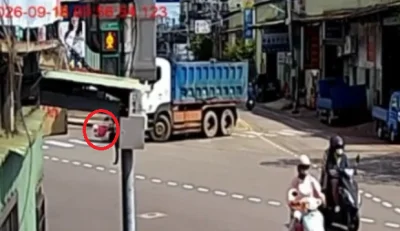 大車視覺差肇事!新北樹林機車砂石車相撞 女騎士卡車底消防隊員救出送醫