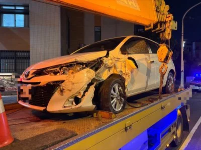 國道1號彰化段晚間3車連環撞 女駕駛追撞釀推撞、幸無人傷