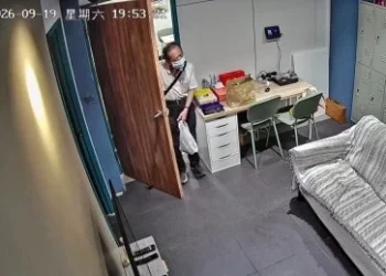 勤美商圈驚傳闖休息室竊案！男子假冒熟人裝傻行竊 警方成立專案小組全力查緝