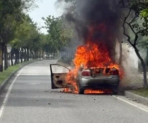 大里火燒車駕駛燒死車內！　警方調查中
