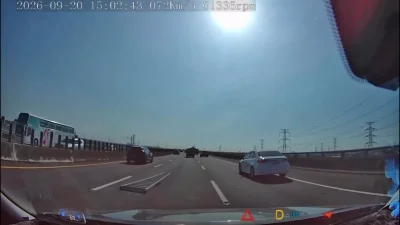 國3驚魂!鋁梯突掉落車道 駕駛直呼「嚇一個大的」警方要開罰