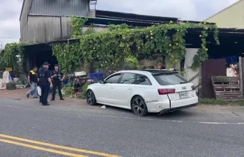 ▲台南21歲奧迪男拒檢！衝撞警車...警開14槍　車上查獲毒品（圖／記者王俊勝 翻攝）