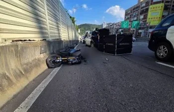 騎士爆頭亡！大直橋砂石車撞機車　機車女騎士當場喪命