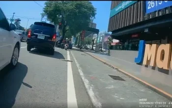 四輪幻想變二輪？台中驚見「巨型機車」開進待轉區 網爆氣：還一次兩台