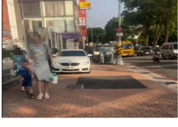 行人地獄！BMW無視行人安全把人行道當車道 網友嘆：台中日常