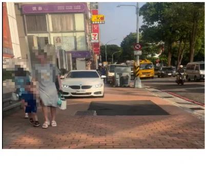 行人地獄!BMW無視行人安全把人行道當車道 網友嘆:台中日常