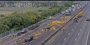 快訊／怎麼搞的！國3新化段「散落啤酒」南向全線封閉