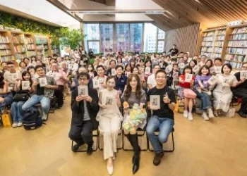 從醫師到書寫者　袁上雯《明亮的生活》在食物與記憶中尋找自己