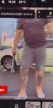 高雄街頭驚見男子持刀下車!行車糾紛畫面曝光 雙方友人網路隔空交鋒