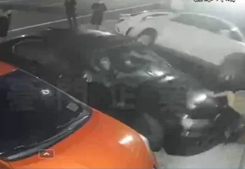 竹山暴力衝突！刀械棍棒打鬥開車衝撞　1名男子雙腳被撞斷骨折
