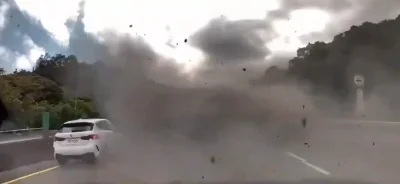 國道驚悚車禍畫面曝光!砂石車撞路肩拖板車 甩尾再撞內側車道自小客車釀3傷