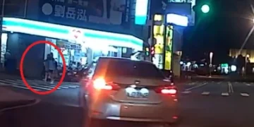 轉彎車未禮讓走斑馬線行人！　苗栗自小客車駕駛與女學生互嗆 
