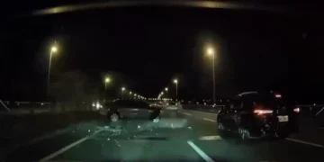 國道自小客車失控撞擊內外側護欄！　直擊女子嚇到尖叫