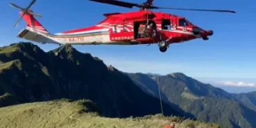 登奇萊山骨裂無法行走！　花蓮空勤直升機救援