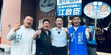 江啟臣中秋走訪大甲第二市場　嚐「兩相好」、攜議員爭取空調改善環境