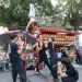 北屯土地公廟前驚見猛男健身！張又仁中秋快閃　500份幸運筊杯秒殺
