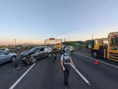 國1高雄高科路段5車連環撞!疑未保持安全距離釀禍 1人擦傷