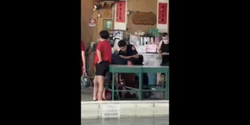 真的喝茫了！台中男吃完蝦醉稱「蝦沒上」狂盧店員　警壓制管束3小時
