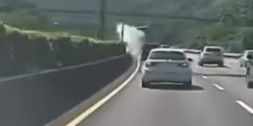 撞擊畫面曝光！國道3號鶯歌路段載41名乘客遊覽車撞護欄　釀6人受傷