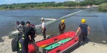 快訊／中秋悲劇！高雄國中生相約戲水「1人沉入水裡」搜救中