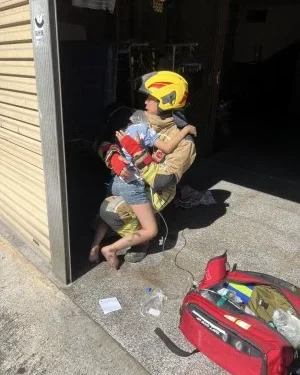 躲臥室關閉門窗塞緊門縫待援! 苗栗竹南民宅火警1家4口獲救