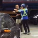 影／加油站爆扭打！阿伯疑不願移車擋道　被員工勸導嗆：為什麼我要往前？