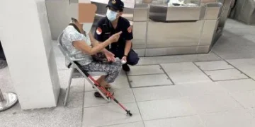 台中捷運失智嬤苦等女兒2小時　手機剩2%！捷警耐心安撫助返家