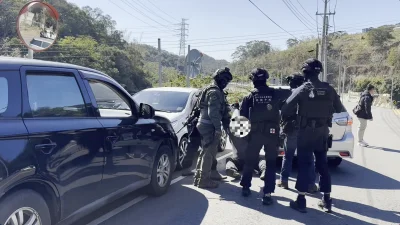 陸空夾擊抓逃犯!中警啟用無人機 ATAK 系統攻破新竹山區洗錢水房,瓦解詐團抓 30 人