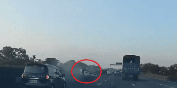 國道自小客車遭撞擊路面打轉翻覆！　大貨車變換車道肇事