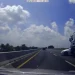 國1嘉義段驚險事故！轎車突從大貨車前橫向竄出　跨越車道後再遭後車撞上