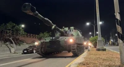 快訊/陸軍八軍團夜間任務出事!2戰車「車禍」1士官緊急送醫