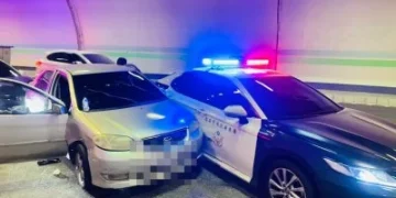 拒檢狂逃撞警車！毒駕女逃國3中寮隧道　警鳴3槍破窗逮捕