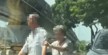 72歲老翁行駛國道追撞前車　行動不便被人攙扶畫面曝光！