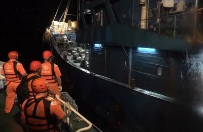 中國漁船越界捕魚台中海巡強靠登檢 人船押回台中港