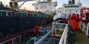台中外海「海上加油站」！　兩艘外籍郵輪非法駁油台中海巡登檢送辦
