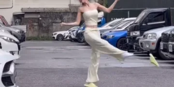 李多慧挑戰「閃身步」　浪子踢球竟踢飛拖鞋　她當場傻眼