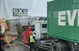 遊覽車追撞緩撞車再被貨櫃車追撞！　國道1號連環車禍4人受傷