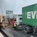 遊覽車追撞緩撞車再被貨櫃車追撞! 國道1號連環車禍4人受傷
