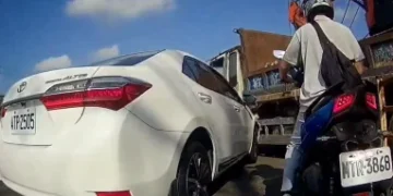 煞車失靈貨車倒退嚕肇事！　鶯歌小貨車撞後方轎車