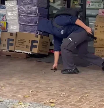 路上亮槍!男子帶槍出門彈匣落地 網友:回到以前走路會踢到槍或彈匣嗎?