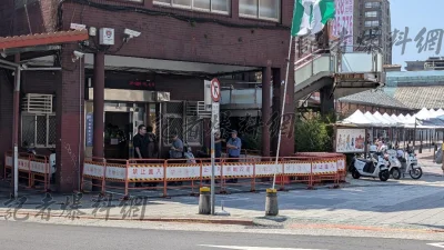 快訊/西門同志酒吧案延燒!網號召紅樓前抗議 北市警急架拒馬戒備