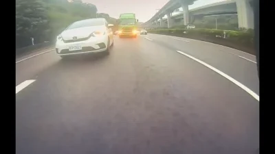 驚險畫面曝!國1北上泰山貨櫃車失控事故 小客車變換車道後險象環生