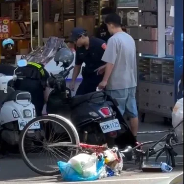 疑資源回收引爆衝突! 豐原廟東夜市兩男扭打一男揮刀