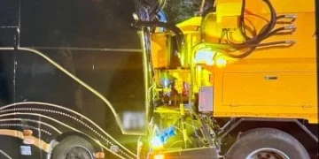 北市建國北路中巴追撞環保局清溝車！　4人受傷送醫