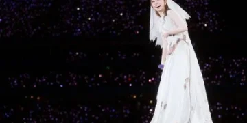 鄧紫棋182場巡演圓滿收官！驚爆「紐約秘婚」8年情升格人妻