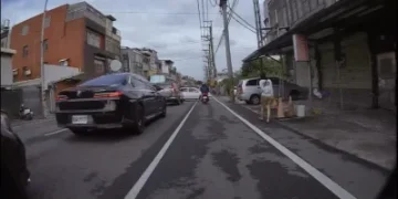 桃園平鎮金陵路汽機車碰撞　轉彎轎車與機車路口發生事故
