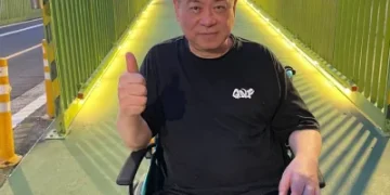 65歲孫德榮徵「貼身管家」5萬月薪！名車代步、豪宅住宿