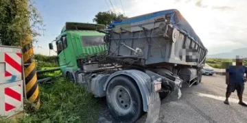 花蓮壽豐2輛曳引車路口碰撞！駕駛酒測超標　當場遭警逮捕