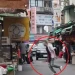 失控男文山區市場內揮刀咆哮！　警消到場制伏戒護就醫